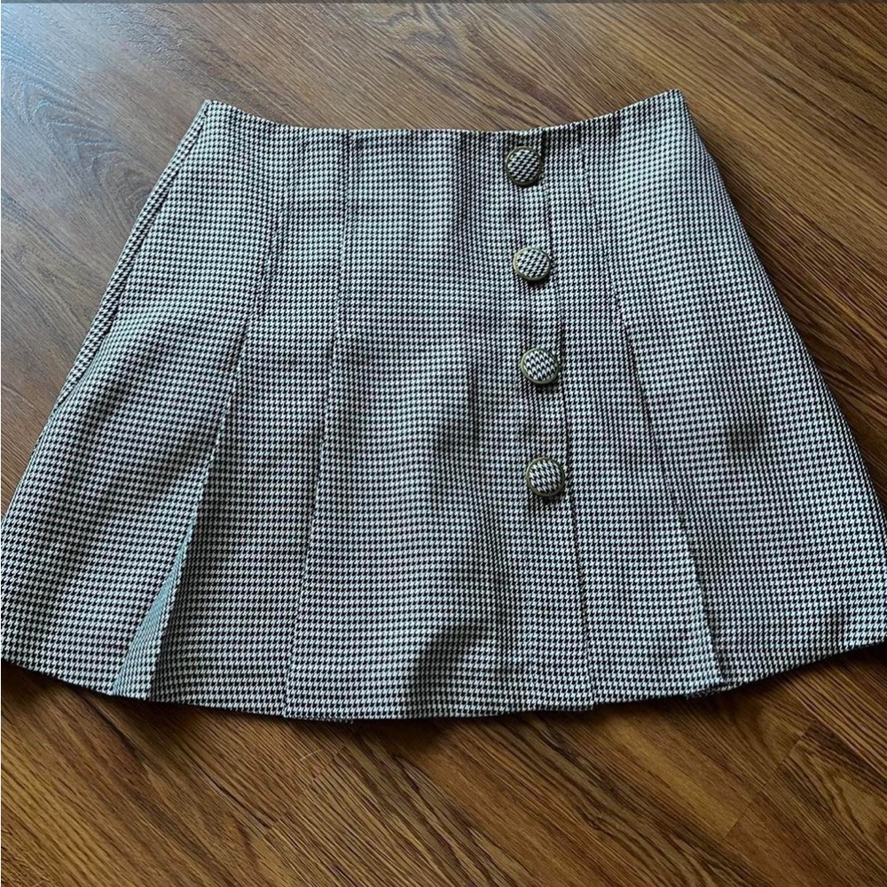 Gingham pleated button detail skirt.
